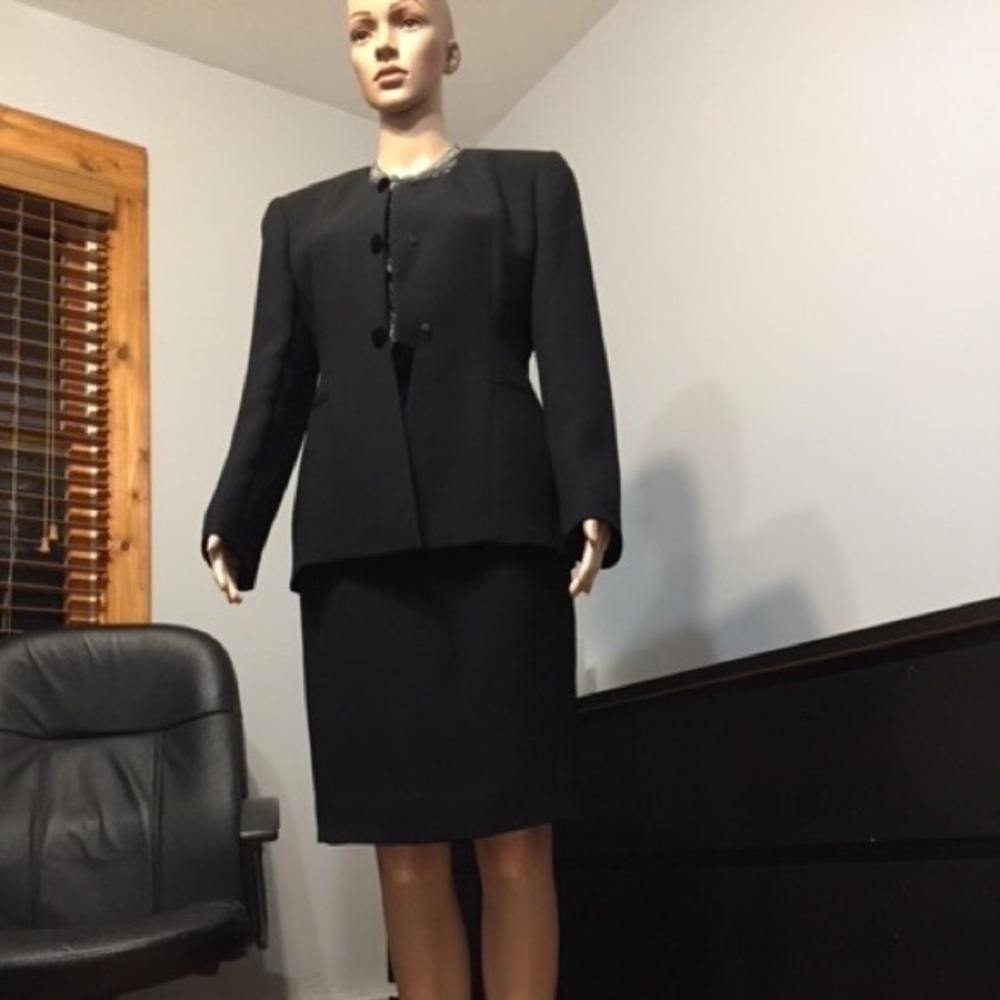 Classy woman black suite by Bicci, size 4